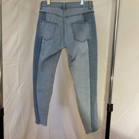 2 TONED JEANS - Picture 2 of 4